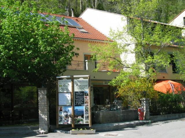 Hotel Le Mont Barral Creyers Exterior photo