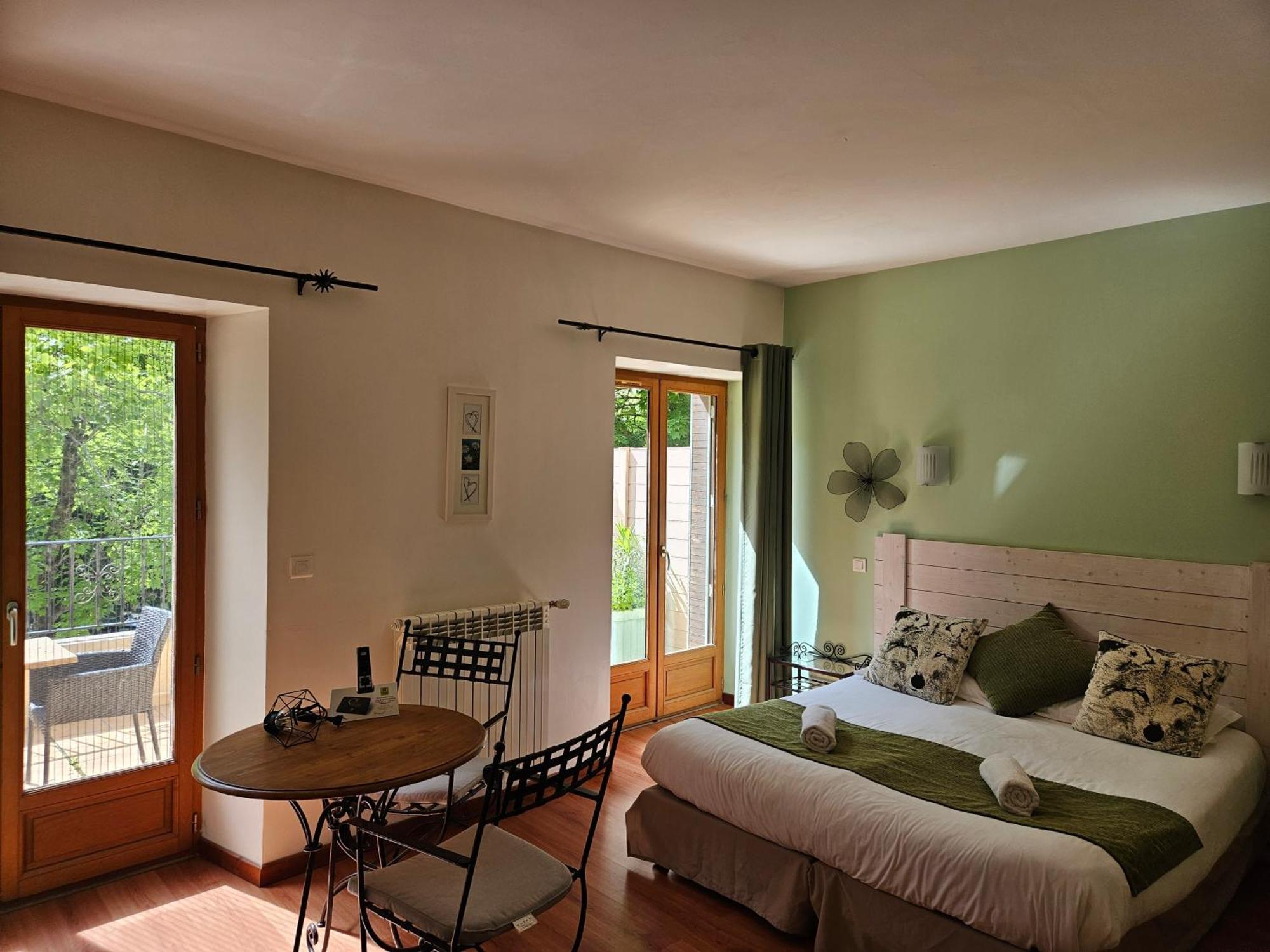 Hotel Le Mont Barral Creyers Exterior photo