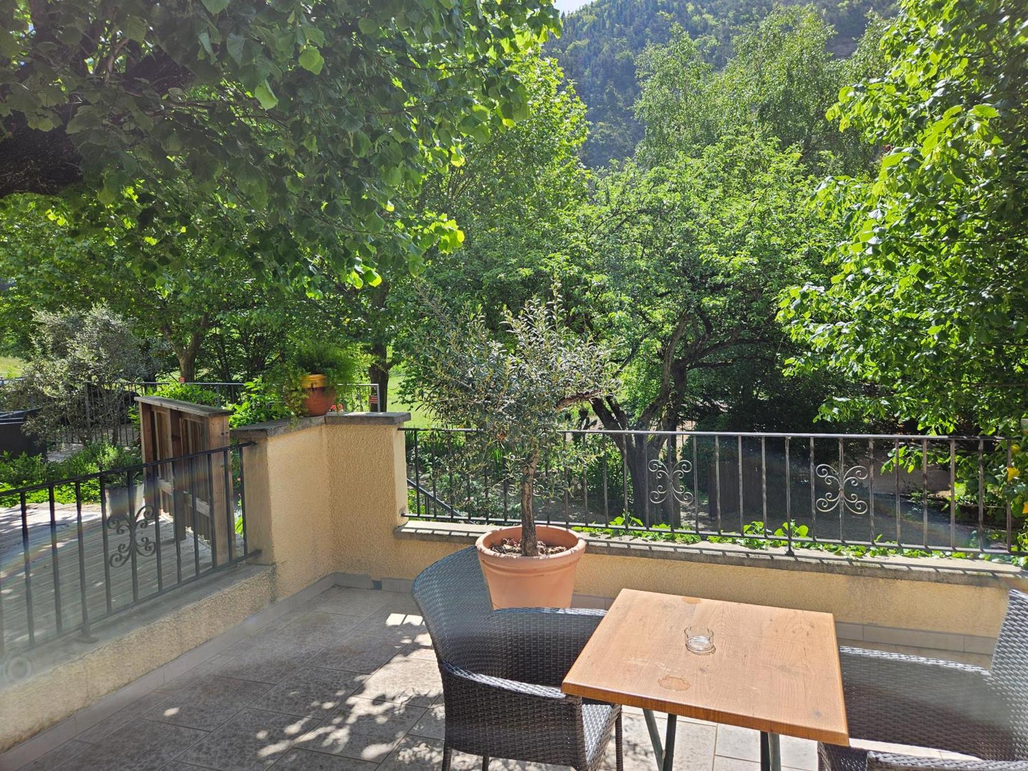 Hotel Le Mont Barral Creyers Exterior photo